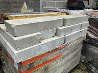 Partij bouwstenen en betonstenen en ytong-stenen - afbeelding 3 van  13