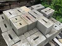 Partij bouwstenen en betonstenen en ytong-stenen - afbeelding 6 van  13