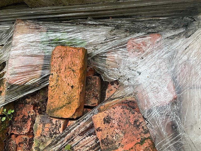 Partij bouwstenen en betonstenen en ytong-stenen - afbeelding 13 van  13