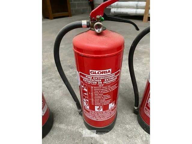 Partij brandblussers 1 schuim blusser / 3 poeder blussers - afbeelding 4 van  5