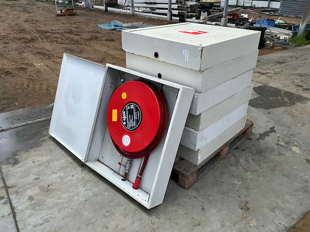 Partij brandslanghaspel in kasten - afbeelding 1 van  10