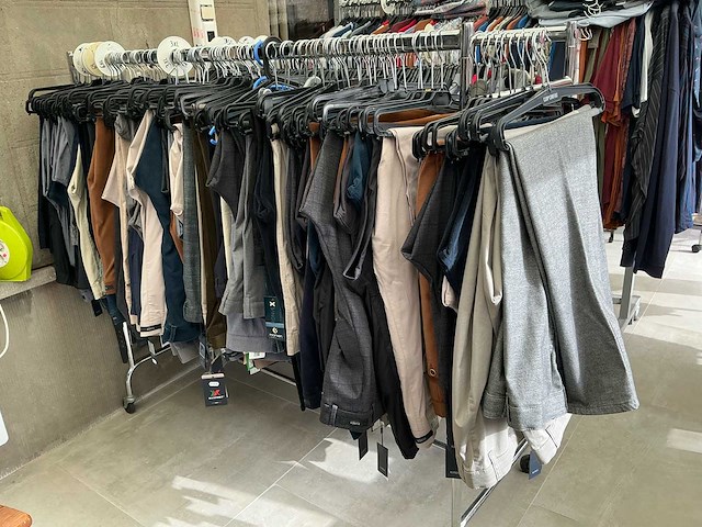 Partij broeken uit faling (110x) - afbeelding 1 van  2