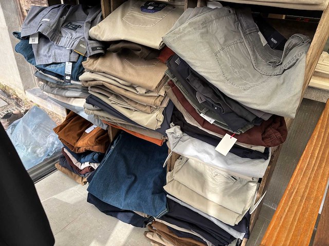 Partij broeken uit faling (175x) - afbeelding 1 van  5