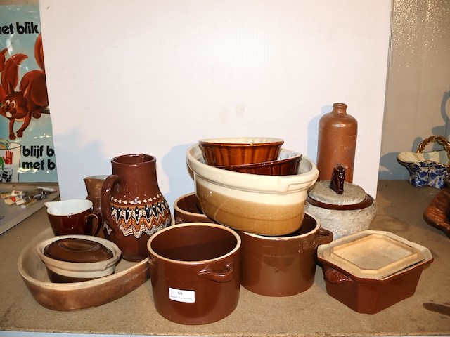 Partij bruin aardewerk - afbeelding 1 van  5