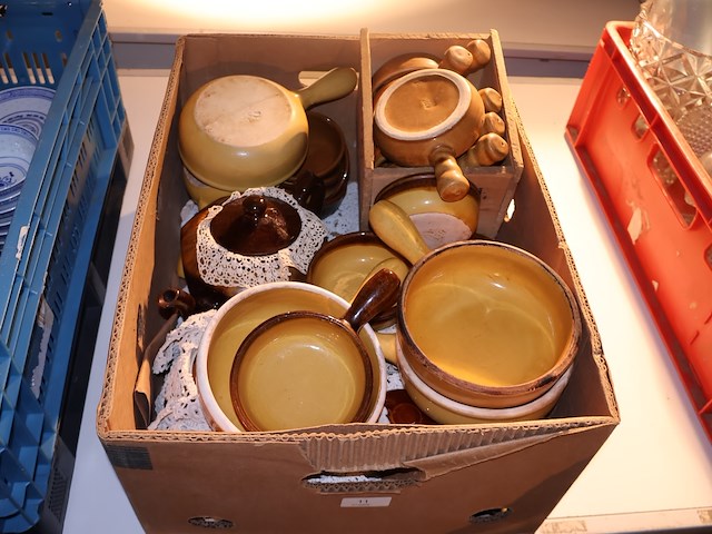 Partij bruine servies - afbeelding 1 van  4
