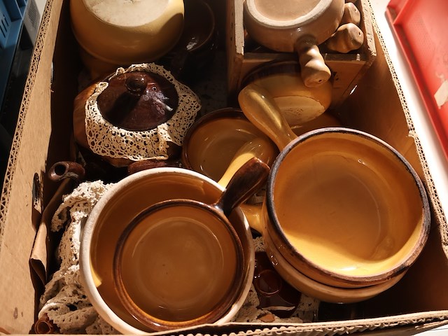Partij bruine servies - afbeelding 2 van  4