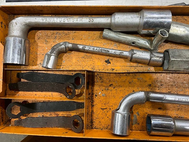 Partij buis en haakse sleutels - afbeelding 2 van  5