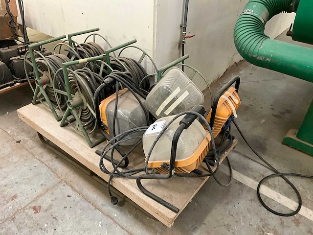 Partij buitenverlichting +persluchtslangen - afbeelding 2 van  2