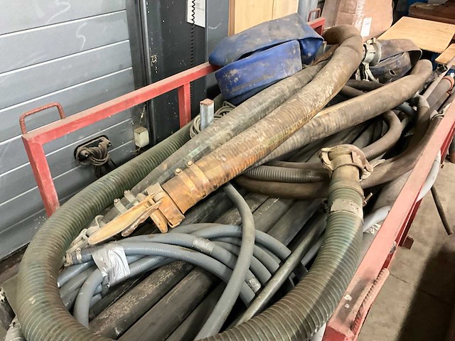 Partij buizen en slangen - afbeelding 2 van  14