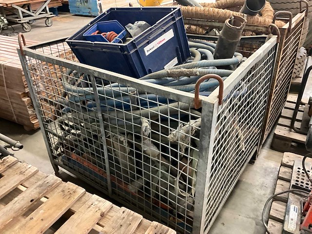 Partij buizen en slangen - afbeelding 5 van  14