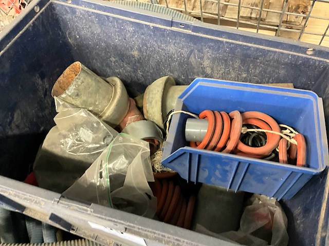 Partij buizen en slangen - afbeelding 12 van  14