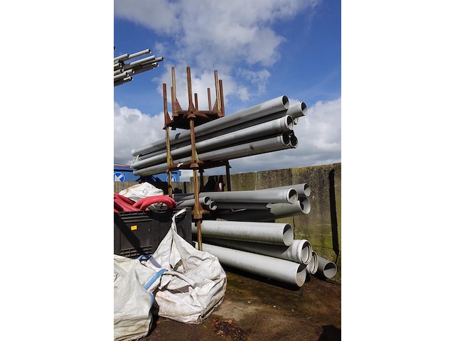 Partij buizen inclusief houders - afbeelding 3 van  3