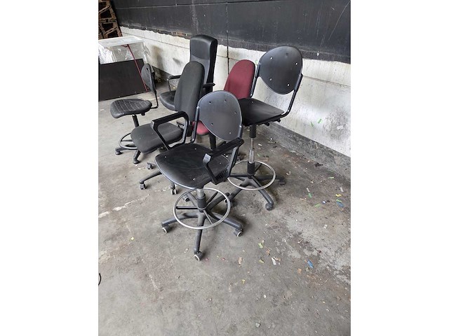 Partij bureaukasten en stoelen - afbeelding 9 van  9