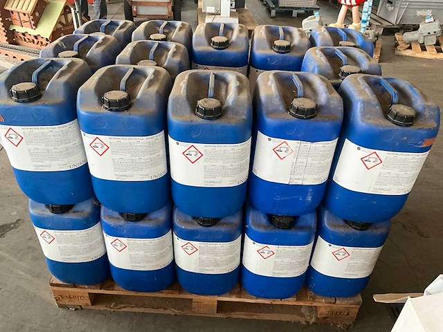 Partij caldic natronloog bidons (28x) - afbeelding 1 van  6