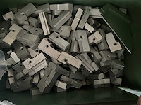 Partij caldo waterkapjes, eindblokjes, verzonken kruis nylon patch (48140 stuks) - (kp1010) - afbeelding 1 van  9