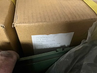 Partij caldo waterkapjes, eindblokjes, verzonken kruis nylon patch (48140 stuks) - (kp1010) - afbeelding 3 van  9