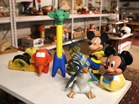 Partij cartoonfiguurtjes - afbeelding 1 van  4