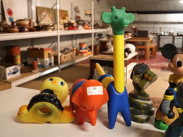 Partij cartoonfiguurtjes - afbeelding 3 van  4