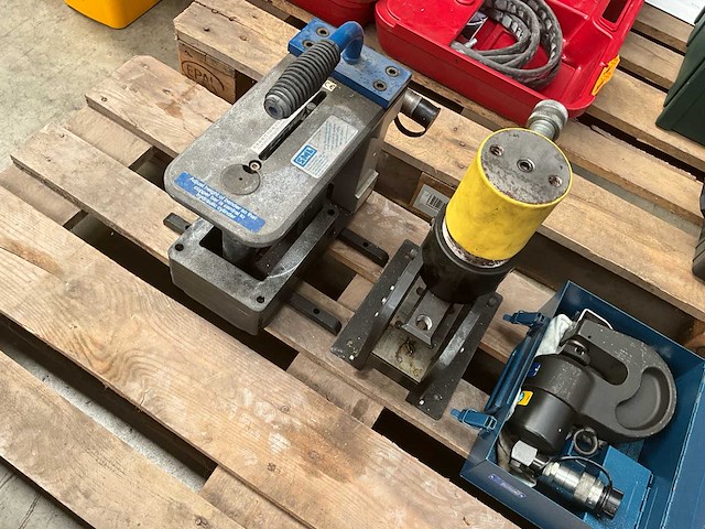 Partij cembre hydraulisch gereedschap – pons, pers en toebehoren - afbeelding 3 van  3