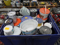 Partij chemische bouwproducten - afbeelding 1 van  9