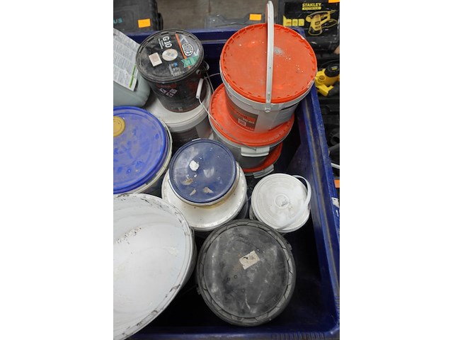 Partij chemische bouwproducten - afbeelding 2 van  9