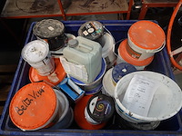 Partij chemische bouwproducten - afbeelding 1 van  11