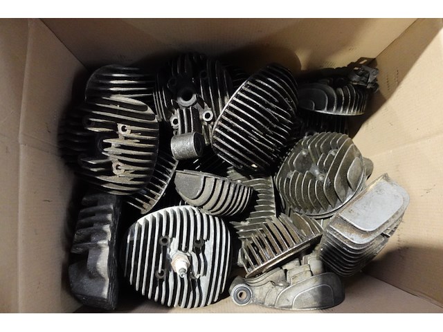 Partij cilinders, koppen en zuigers - afbeelding 2 van  7