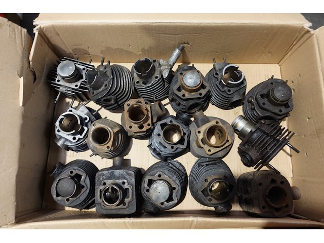 Partij cilinders, koppen en zuigers - afbeelding 4 van  7