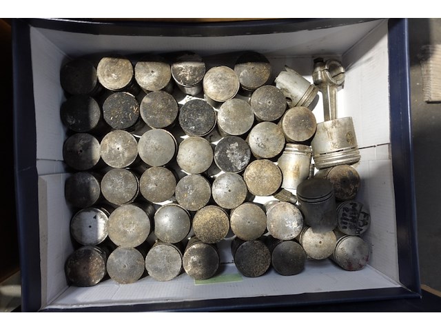 Partij cilinders, koppen en zuigers - afbeelding 6 van  7