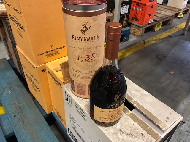 Partij cognac en jenever - afbeelding 2 van  4