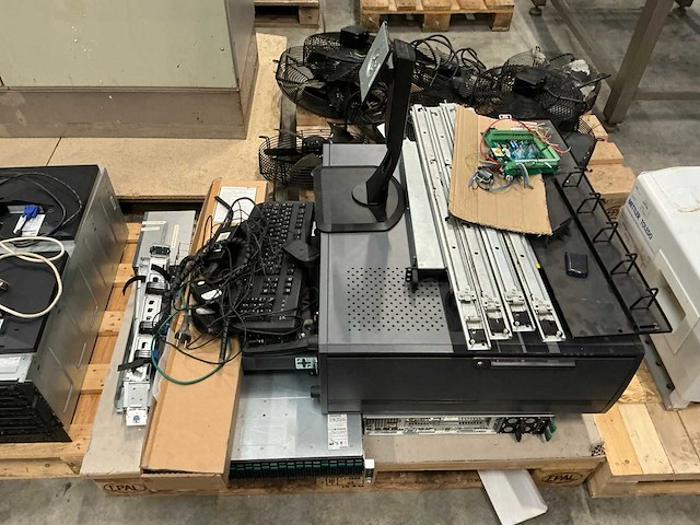 Partij computeronderdelen - afbeelding 14 van  14