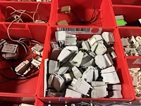 Partij contactoren en schakelcomponenten - afbeelding 27 van  102