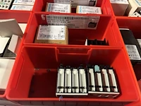Partij contactoren en schakelcomponenten - afbeelding 41 van  102