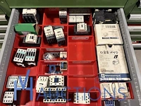 Partij contactoren en schakelcomponenten - afbeelding 37 van  102