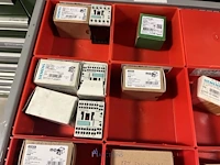 Partij contactoren en schakelcomponenten - afbeelding 55 van  102