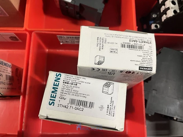 Partij contactoren en schakelcomponenten - afbeelding 65 van  102