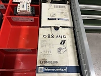 Partij contactoren en schakelcomponenten - afbeelding 82 van  102