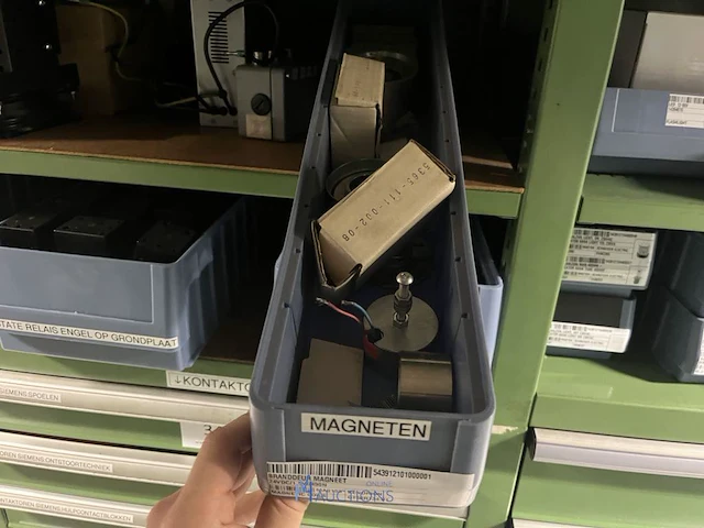 Partij contactoren en schakelcomponenten - afbeelding 102 van  102