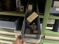 Partij contactoren en schakelcomponenten - afbeelding 102 van  102