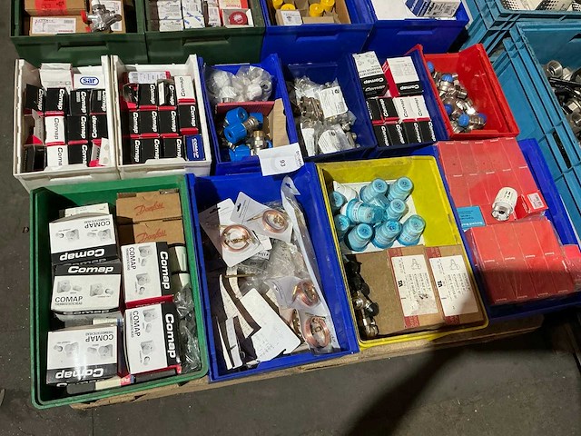 Partij cv-installatie materiaal - afbeelding 1 van  15