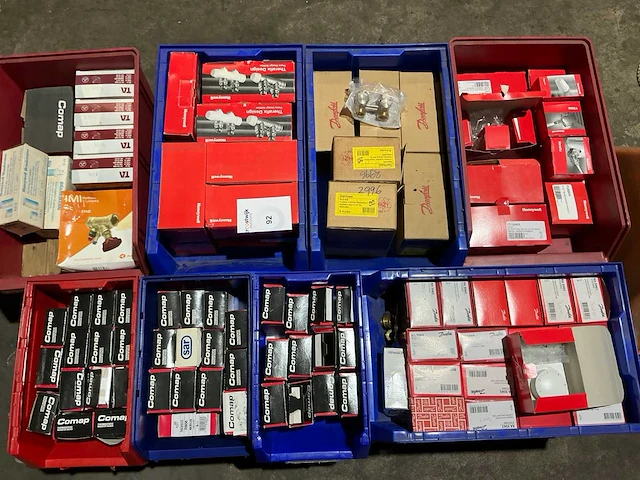 Partij cv-installatie materiaal - afbeelding 1 van  16