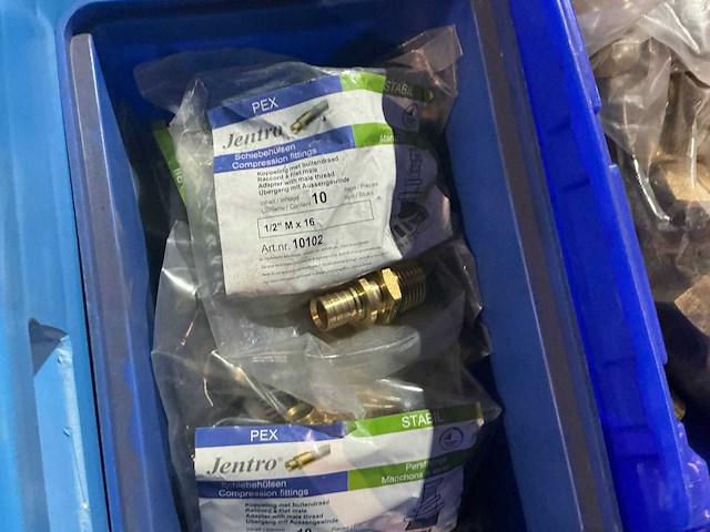 Partij cv-installatiemateriaal - afbeelding 2 van  12