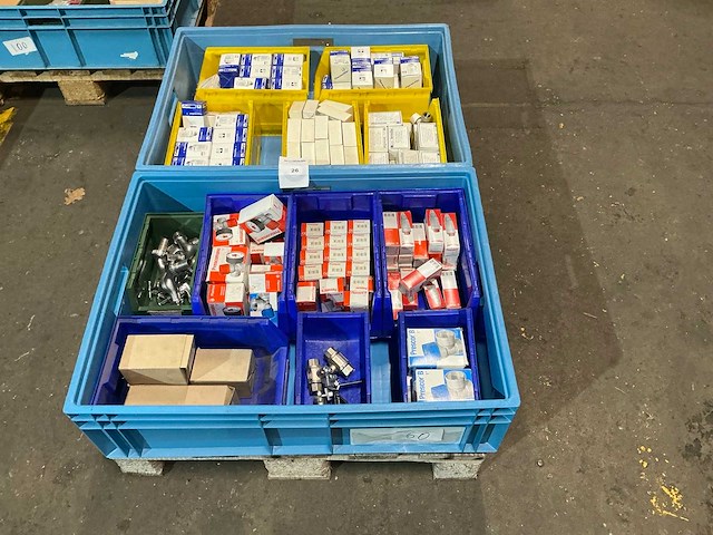 Partij cv-installatiemateriaal - afbeelding 1 van  12