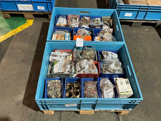 Partij cv-installatiemateriaal - afbeelding 1 van  14