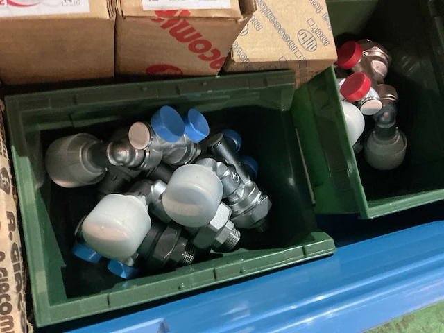 Partij cv-installatiemateriaal - afbeelding 2 van  13