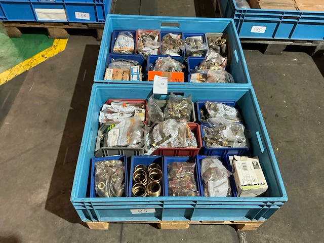 Partij cv-installatiemateriaal - afbeelding 1 van  14
