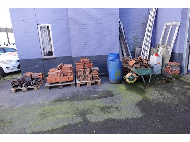 Partij dakpannen, leien & stenen - afbeelding 1 van  7