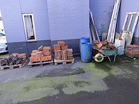 Partij dakpannen, leien & stenen - afbeelding 1 van  7