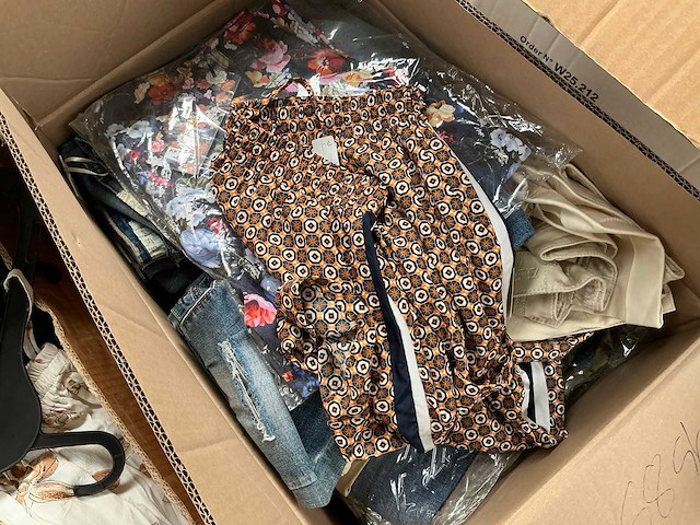 Partij dames -en herenkleding - afbeelding 3 van  6