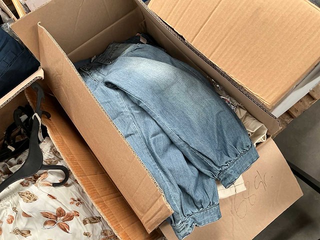 Partij dames -en herenkleding - afbeelding 5 van  6